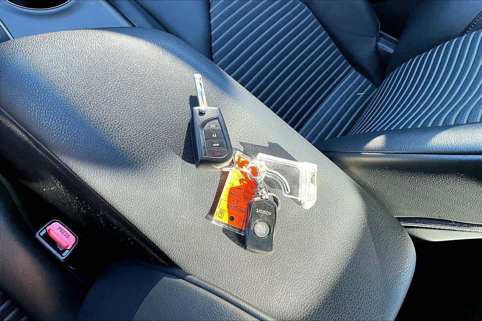 Used 2023 Toyota Camry SE image 11