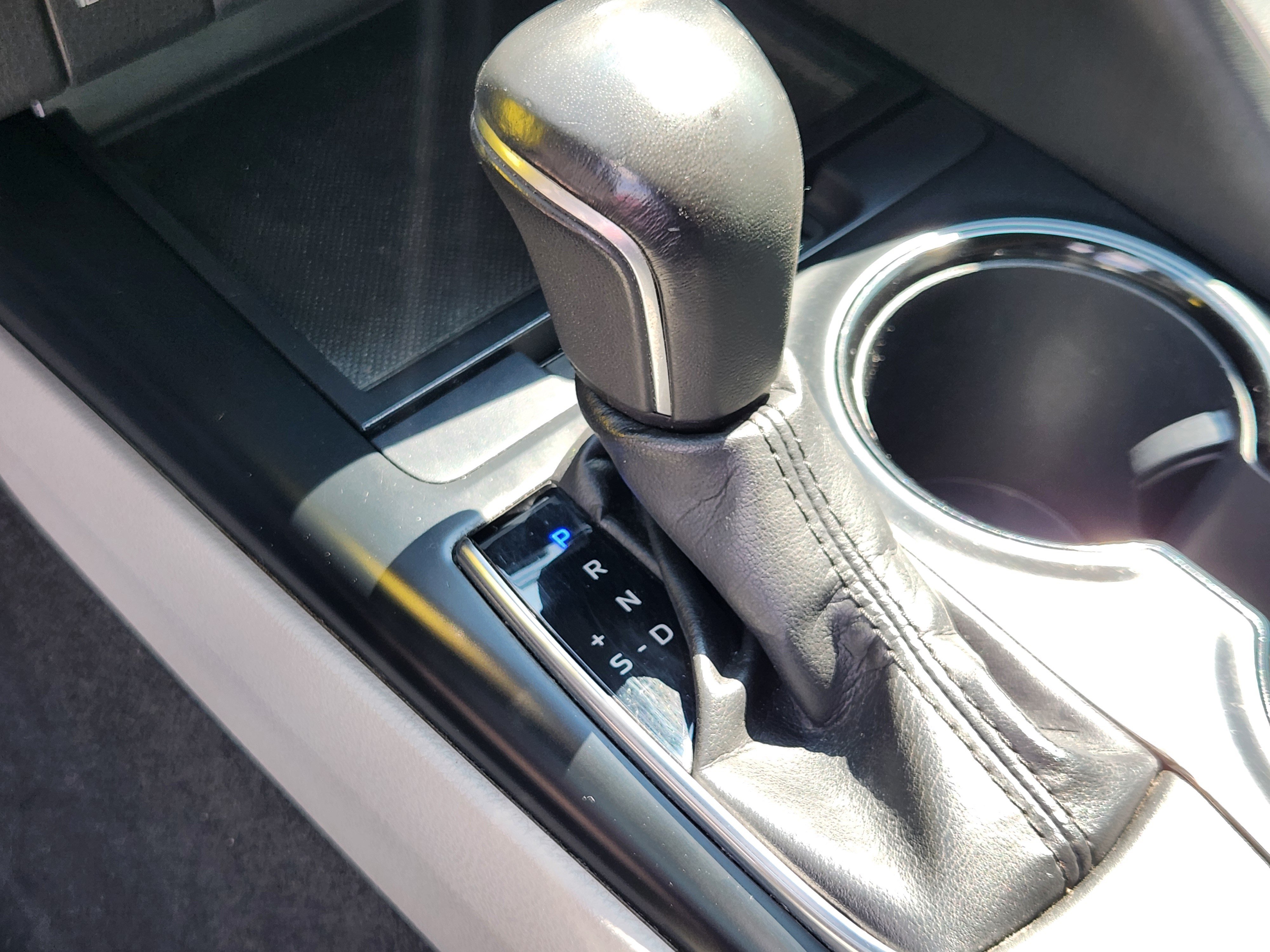 Used 2019 Toyota Camry SE FWD image 12