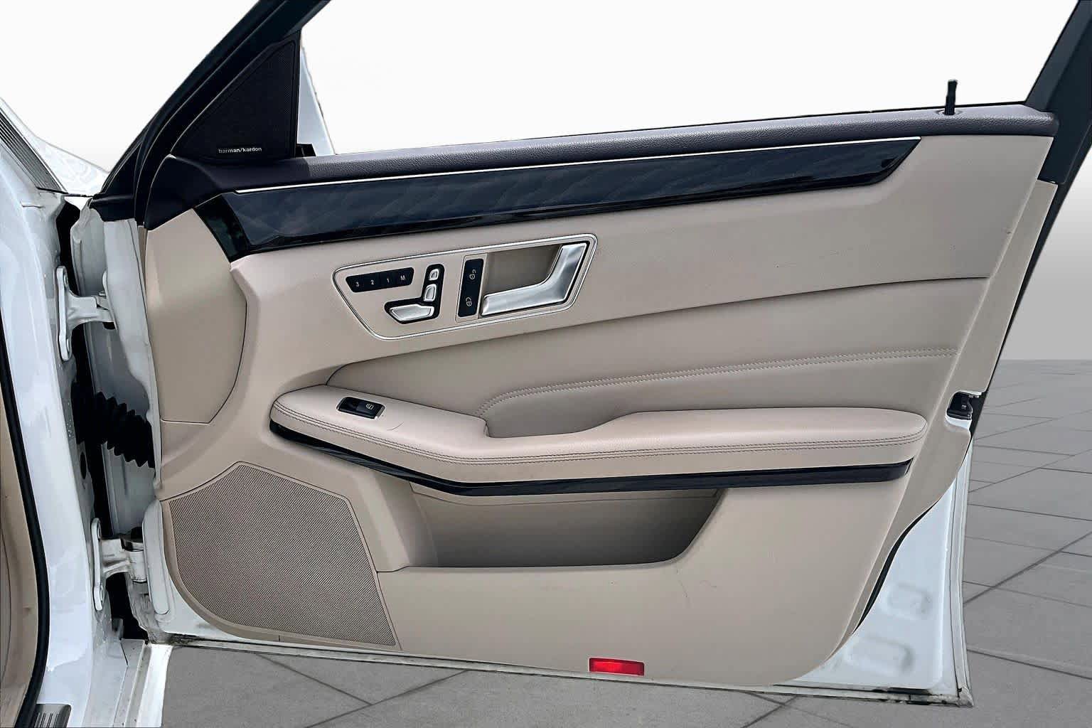 Used 2016 Mercedes-Benz E 350 4MATIC Sedan image 23