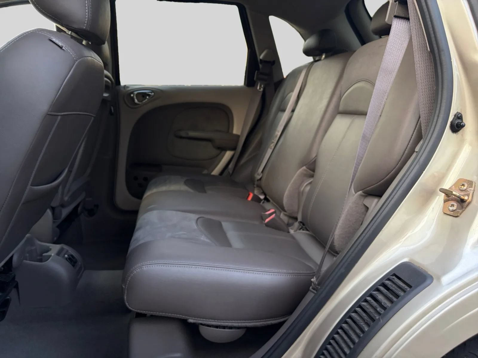 Used 2005 Chrysler PT Cruiser Limited FWD image 13