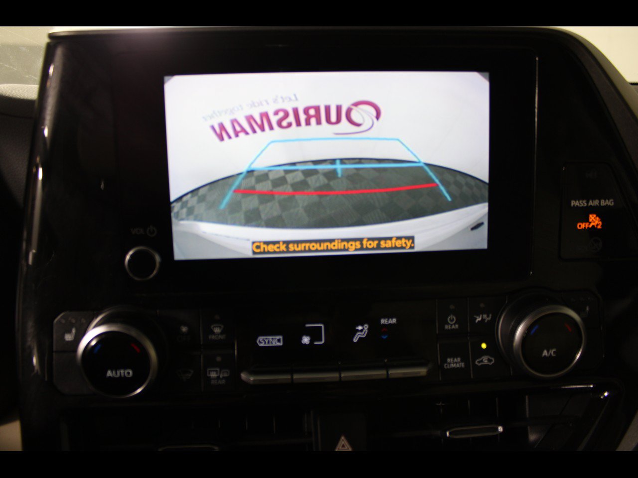 Used 2024 Toyota Highlander XLE FWD image 23