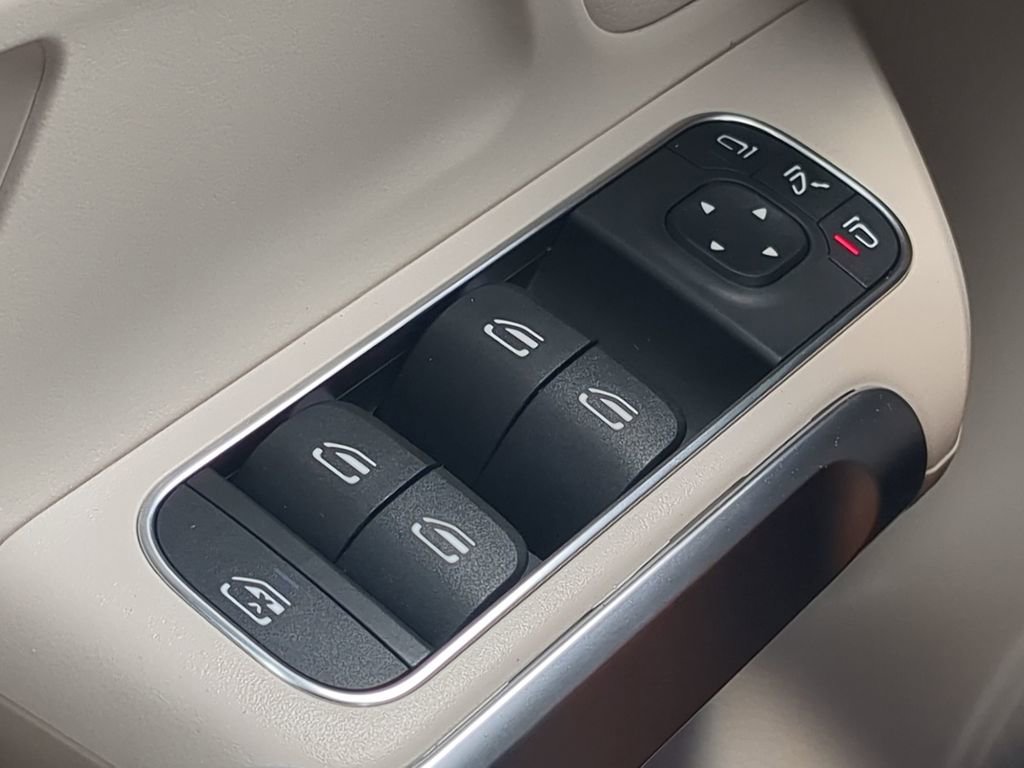 New 2025 Mercedes-Benz GLB 250 GLB 250 image 10