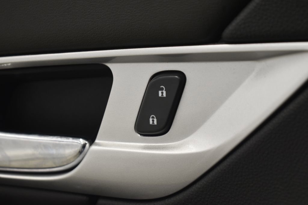 Used 2017 GMC Terrain SLE image 33