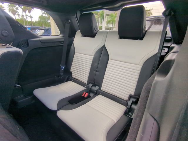 Used 2022 Land Rover Discovery S R-Dynamic AWD/4WD image 16