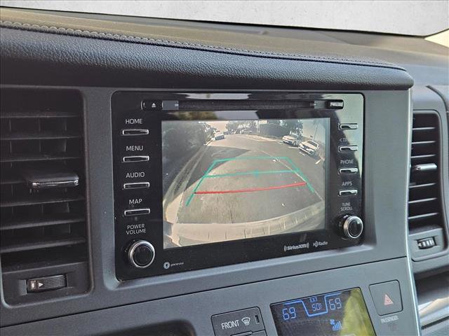 Used 2018 Toyota Sienna SE w/ SE Preferred Package image 12