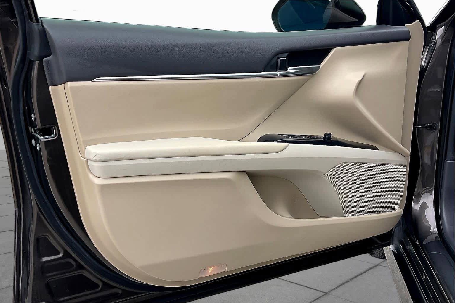 Used 2018 Toyota Camry LE FWD image 21