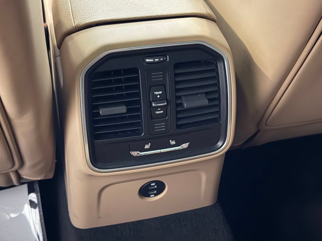Certified 2023 Porsche Macan AWD/4WD image 23