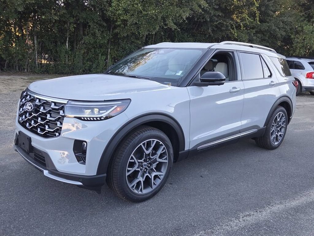 New 2027 Ford Explorer Platinum w/ 3.0L Ultimate Package RWD image 3