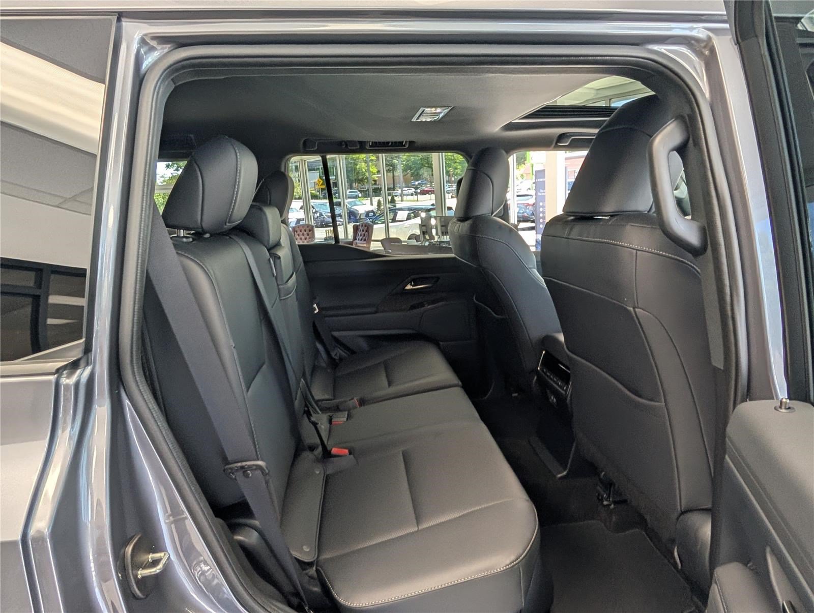 Used 2025 Lexus GX 550 w/ Accessory Package (2T) AWD/4WD image 12