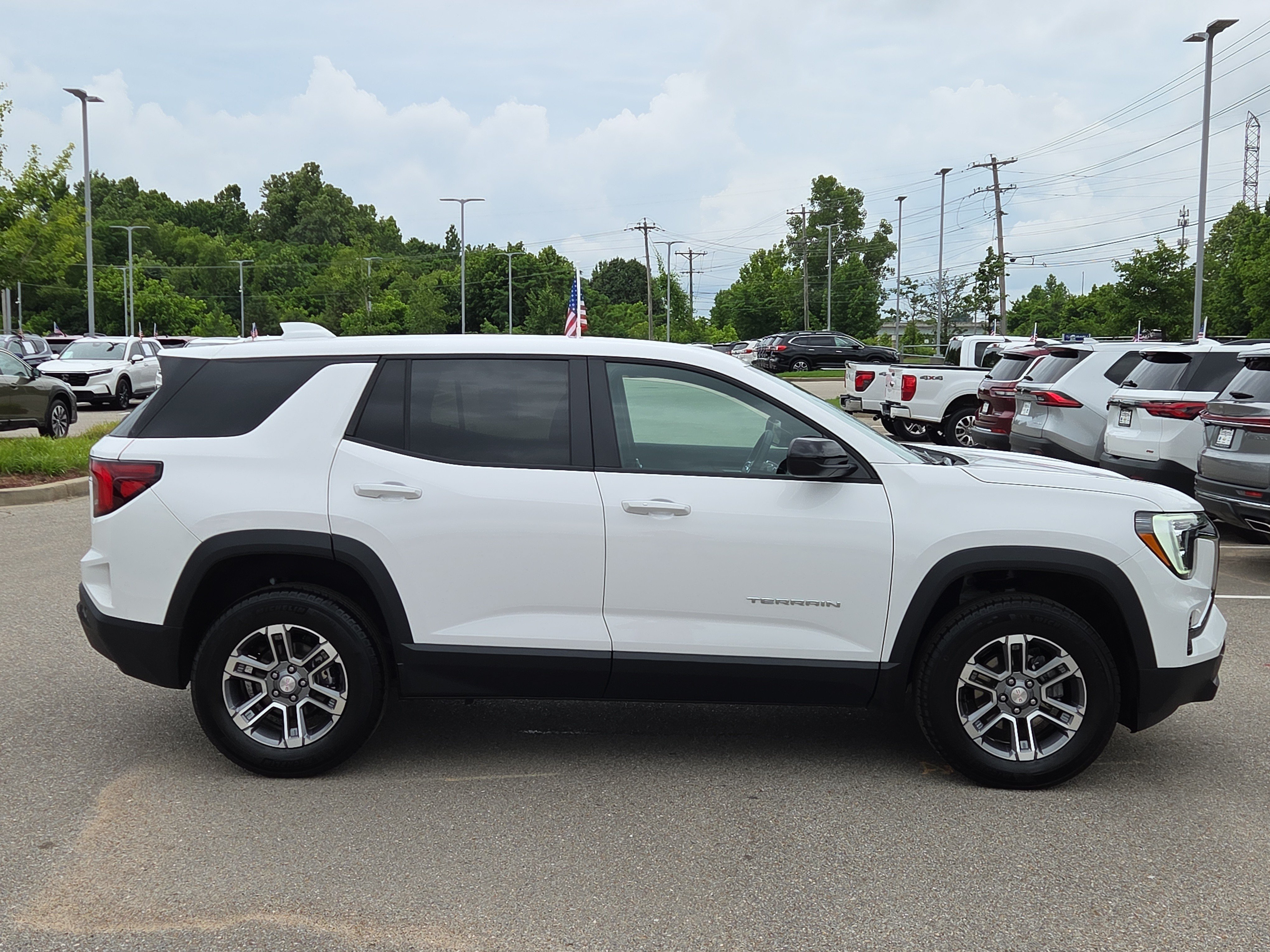 Used 2026 GMC Terrain Elevation FWD image 2
