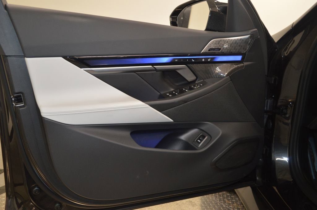 Used 2025 BMW M5 w/ Carbon Package image 17