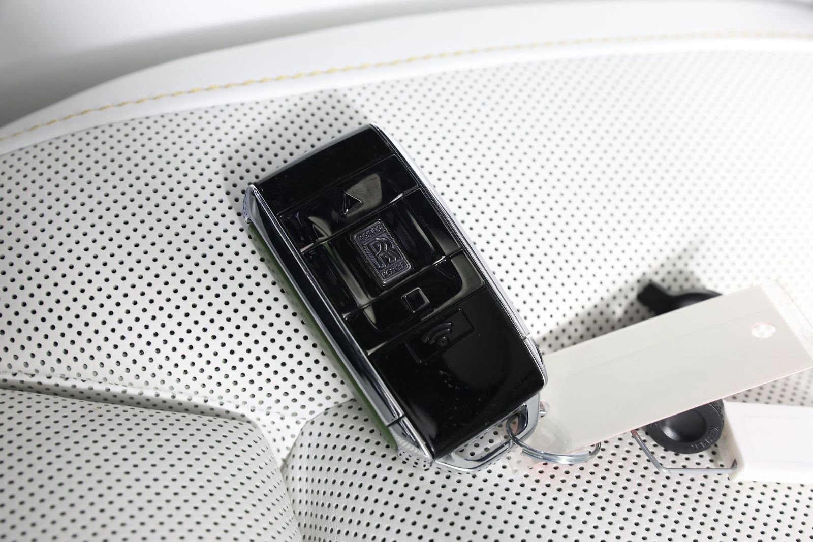 Certified 2023 Rolls-Royce Cullinan Black Badge w/ Driver's Package image 37