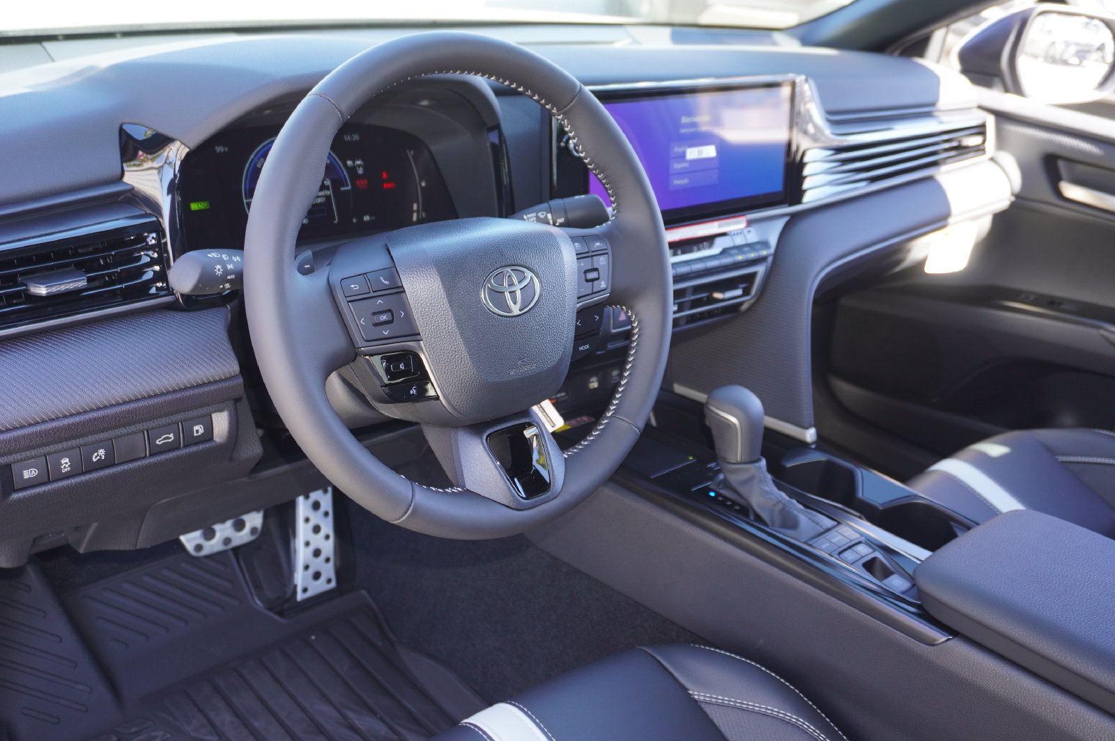 Used 2026 Toyota Camry SE w/ Multimedia Upgrade Package FWD image 11
