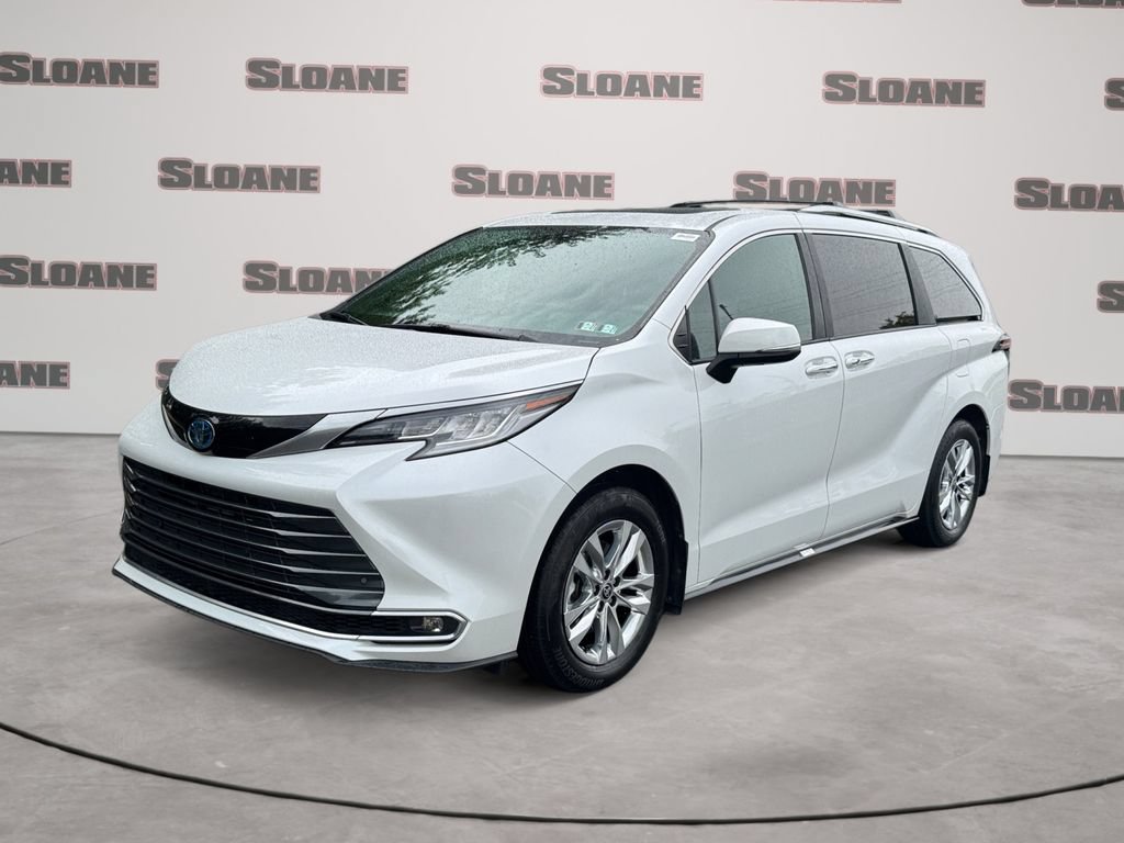 Used 2025 Toyota Sienna Limited AWD/4WD image 1