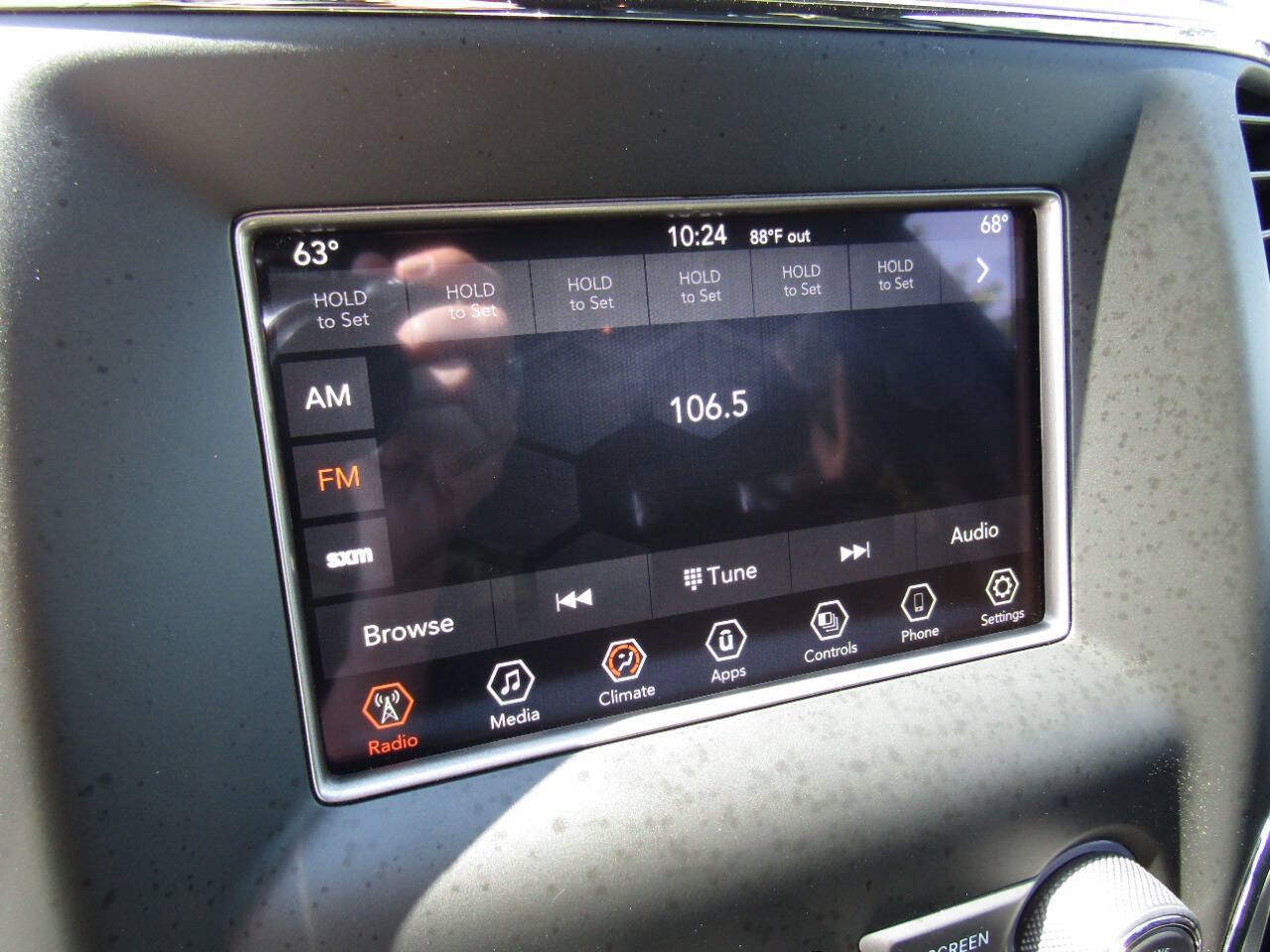 Used 2021 Jeep Grand Cherokee Laredo AWD/4WD image 13