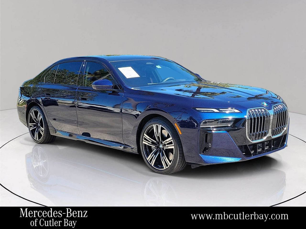 Used 2024 BMW 760i xDrive image 1