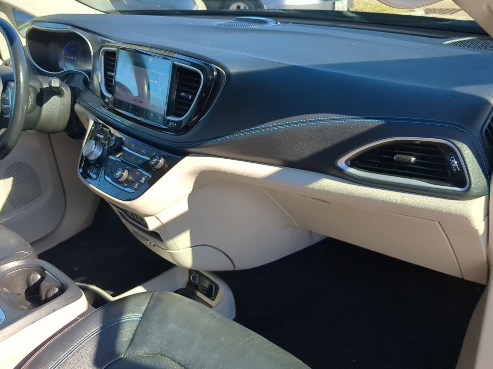 Used 2021 Chrysler Pacifica Touring-L image 32