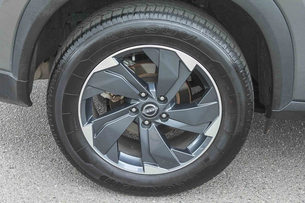 Used 2025 Nissan Rogue SV FWD image 13