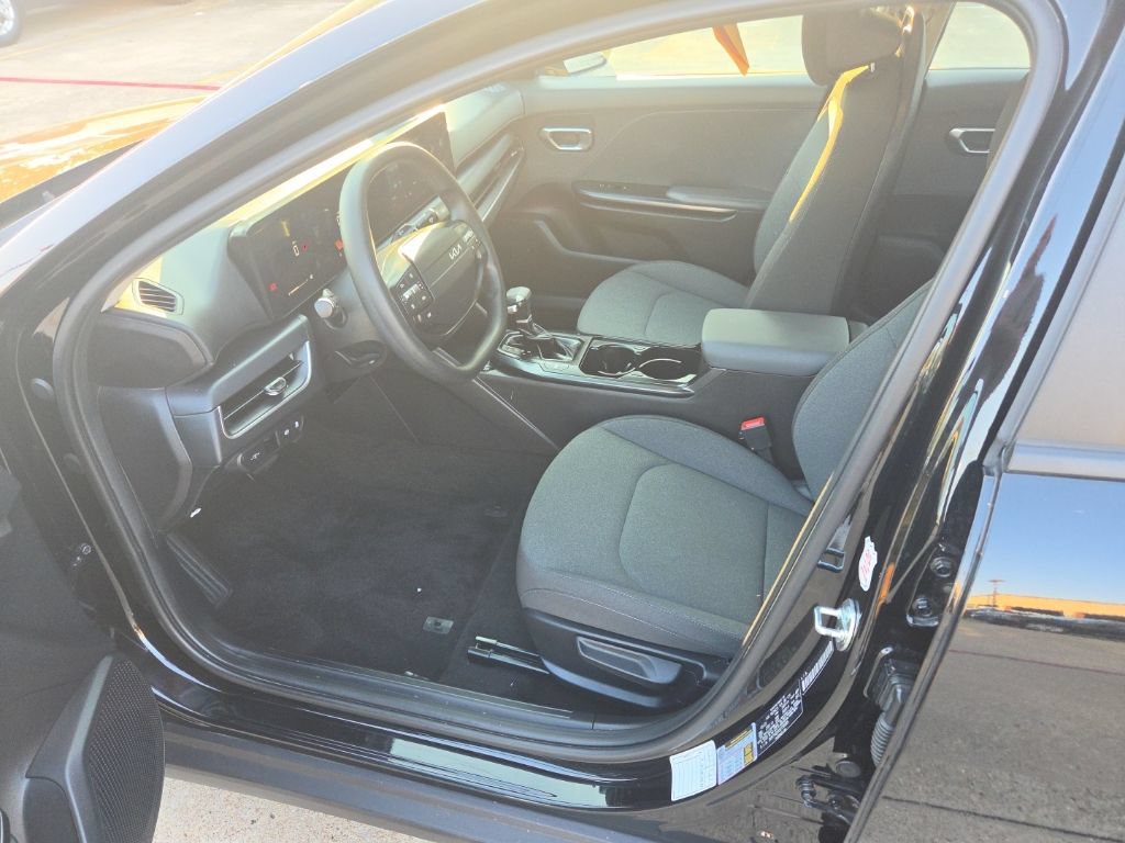 Used 2025 Kia K4 FWD image 4