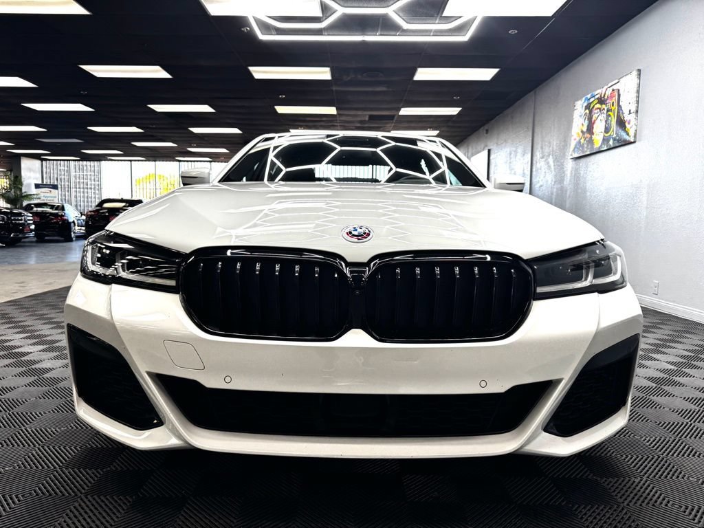 Used 2023 BMW M550i xDrive w/ Executive Package AWD/4WD image 3