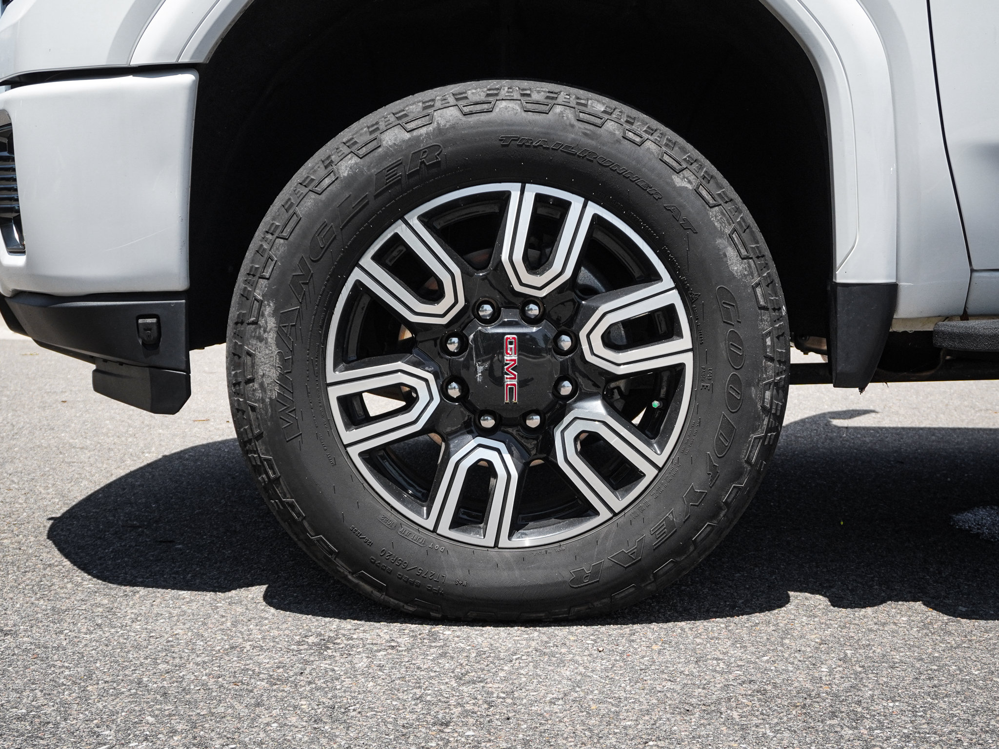 Used 2022 GMC Sierra 2500 AT4 w/ AT4 Premium Plus Package AWD/4WD image 12