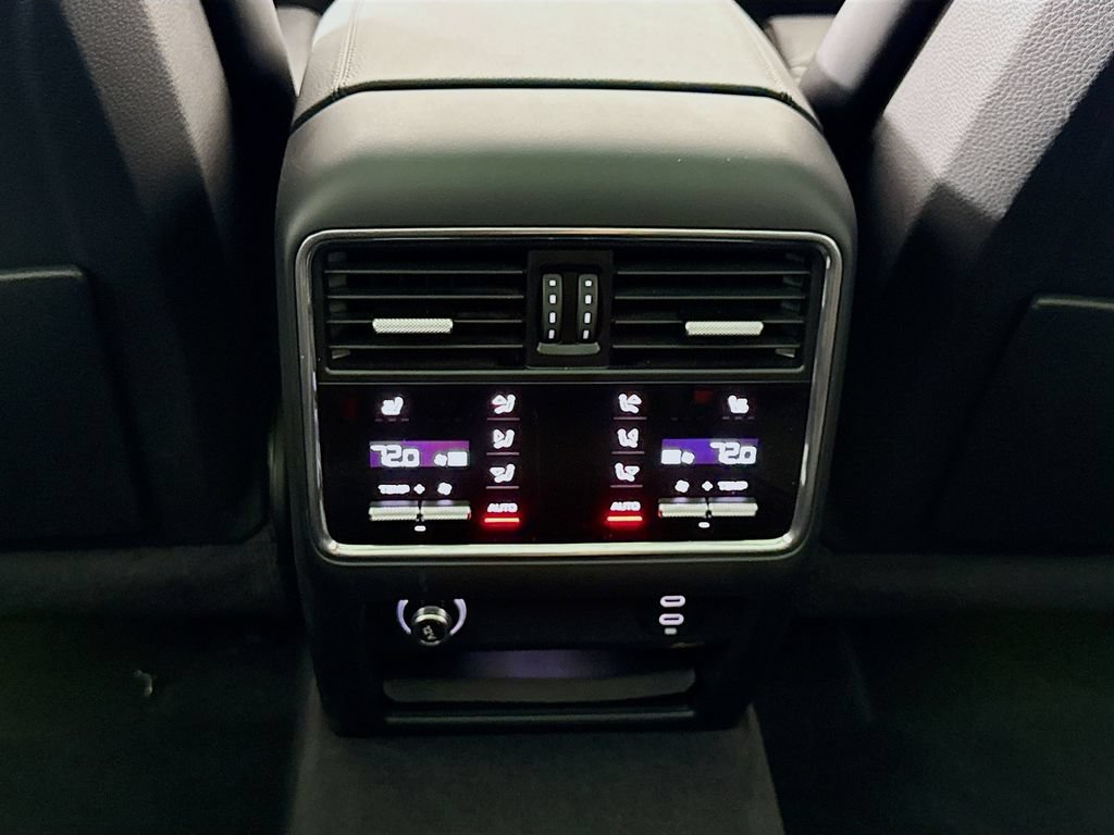 Certified 2023 Porsche Cayenne Platinum Edition AWD/4WD image 27