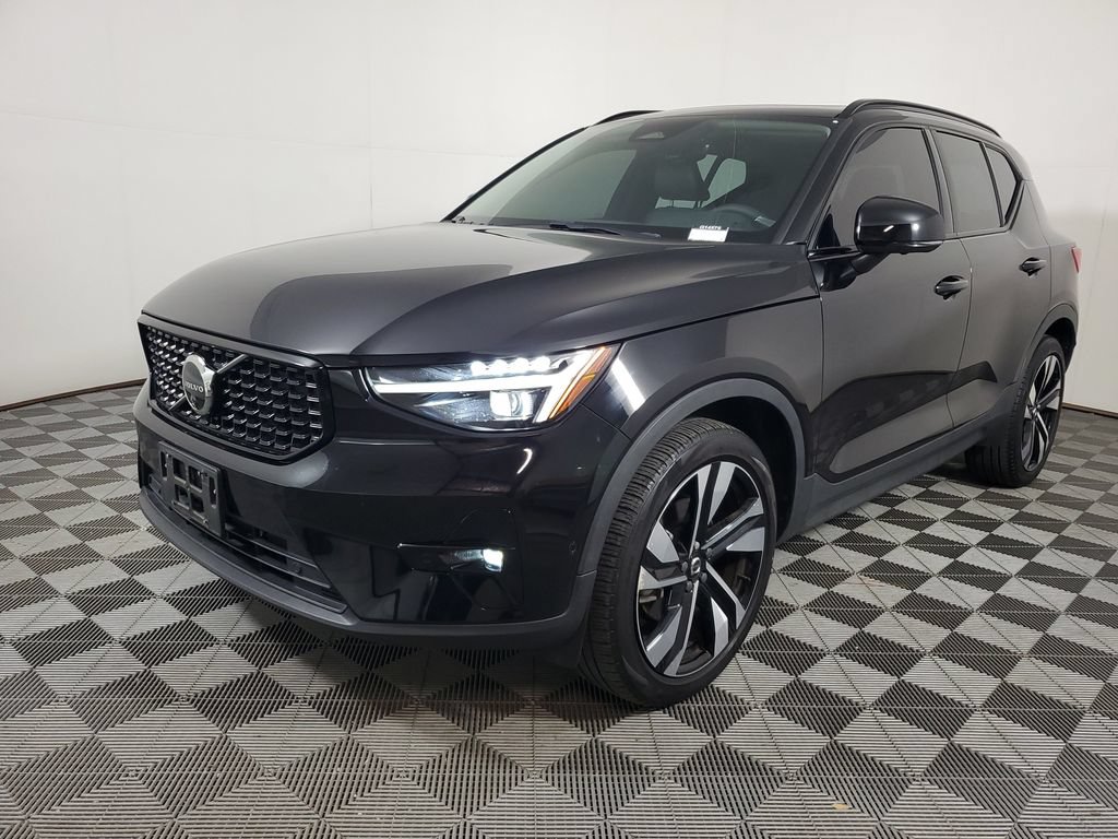 Certified 2024 Volvo XC40 B5 Ultimate w/ Protection Package Premier AWD/4WD image 4