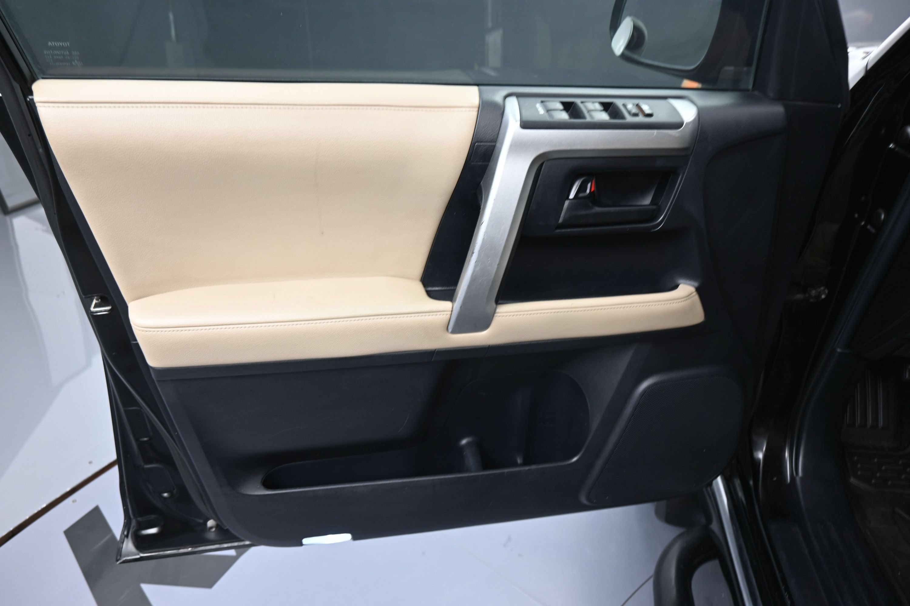 Used 2012 Toyota 4Runner Limited AWD/4WD image 13