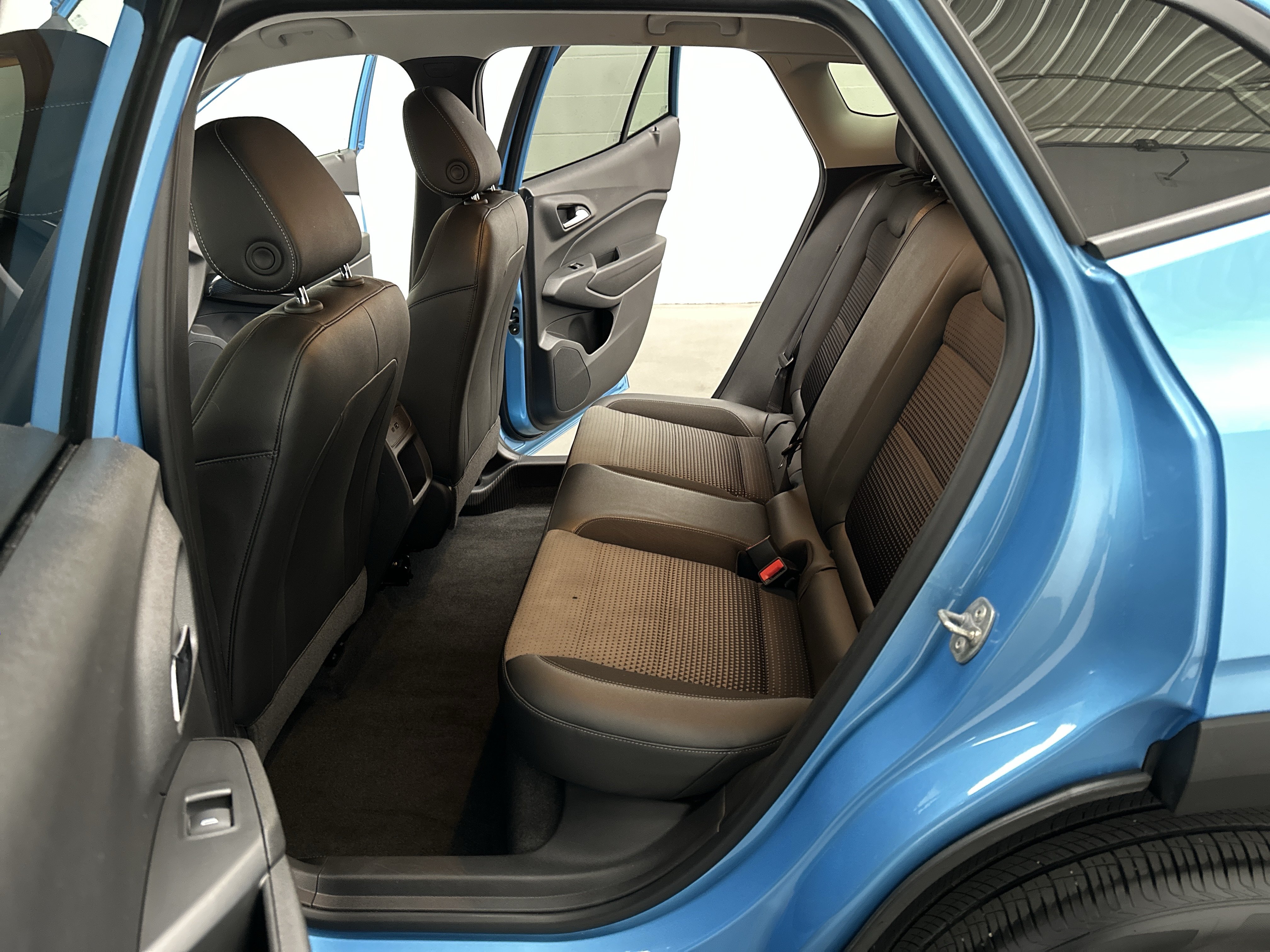 Used 2025 Chevrolet Trax LT w/ Driver Confidence Package FWD image 19