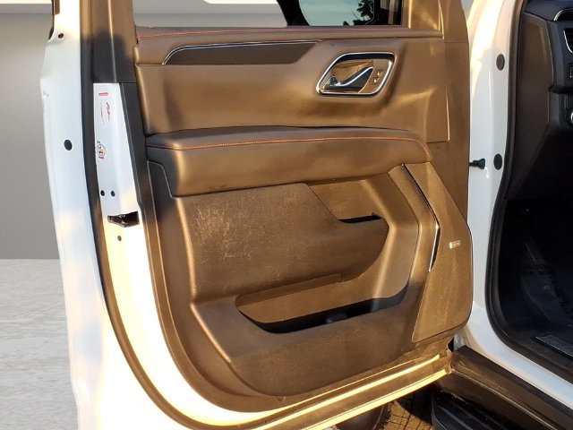 Used 2024 Chevrolet Suburban RST w/ Luxury Package RWD image 16