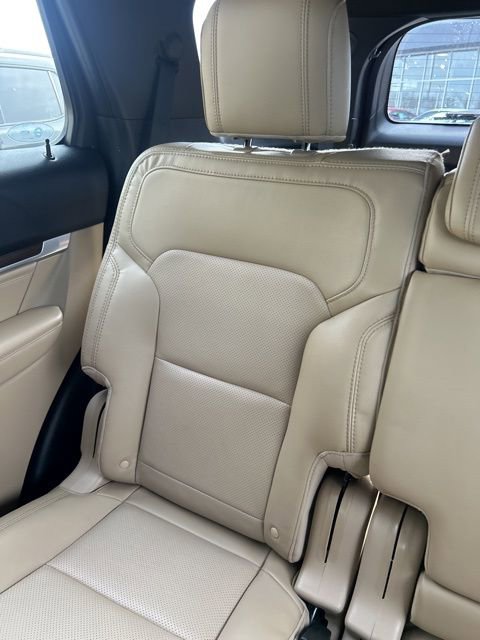 Used 2016 Ford Explorer Limited image 2