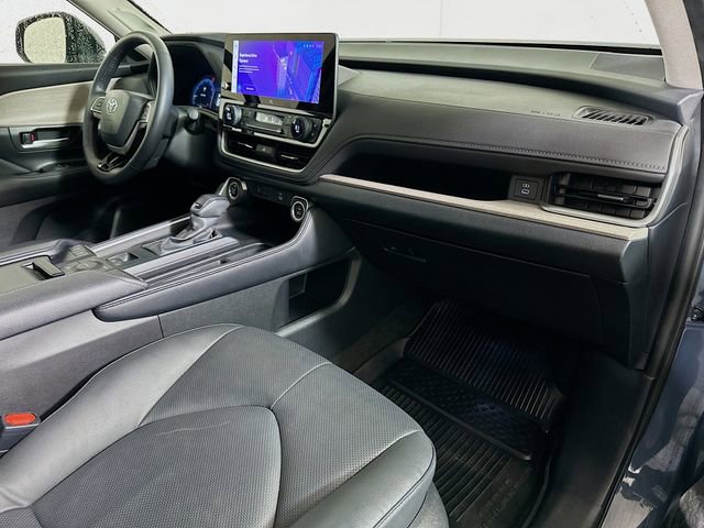 Used 2024 Toyota Grand Highlander Limited image 31