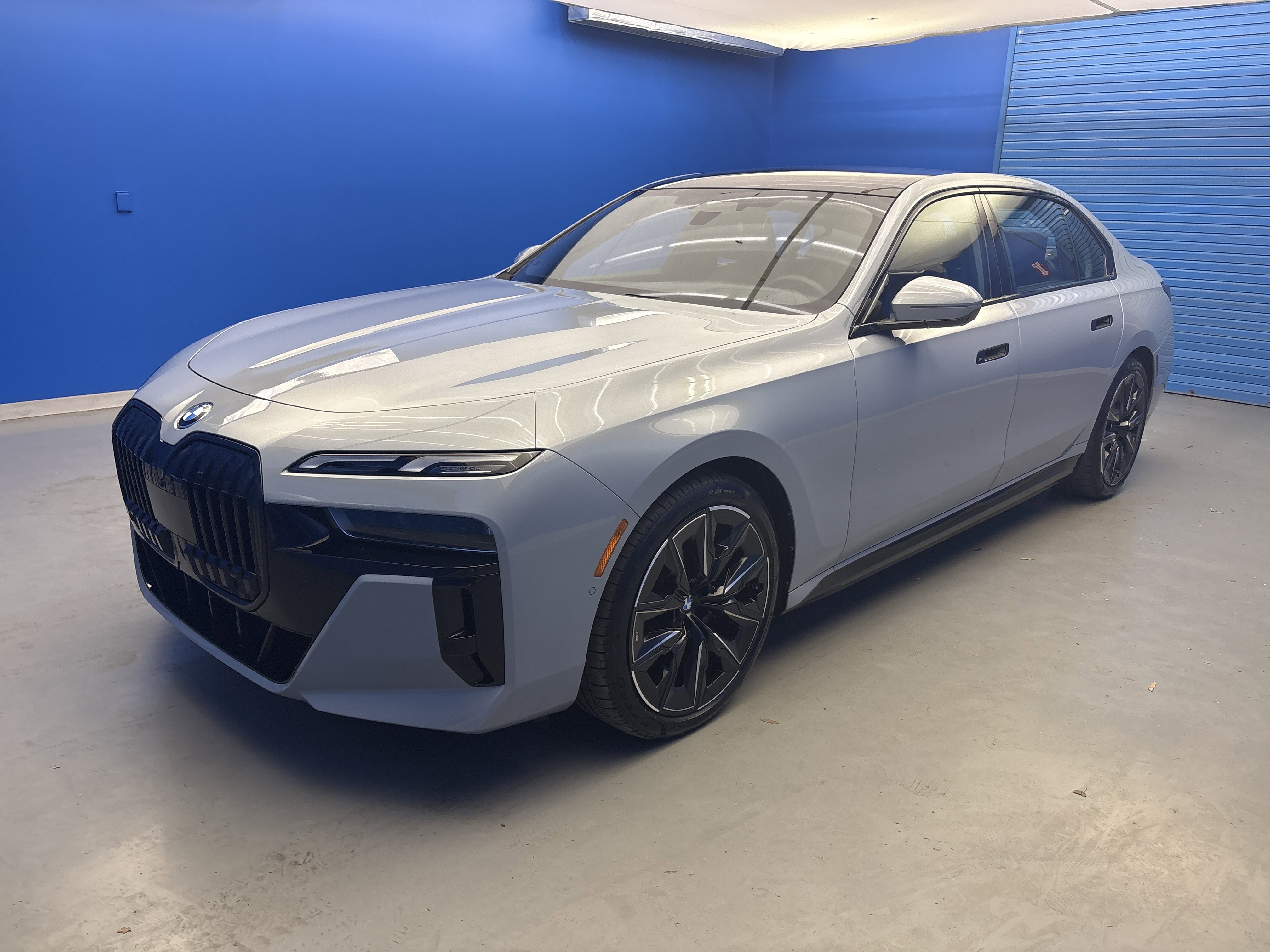 Used 2023 BMW i7 xDrive60 AWD/4WD image 4