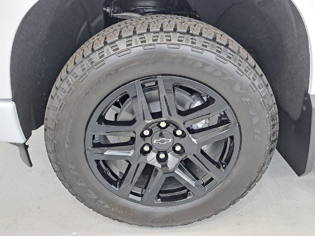 New 2026 Chevrolet Silverado 1500 Custom w/ Turbomax Blackout Package AWD/4WD image 16