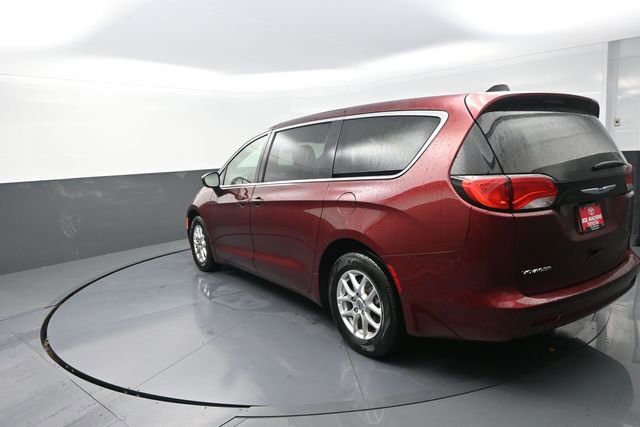 Used 2022 Chrysler Voyager LX FWD image 90