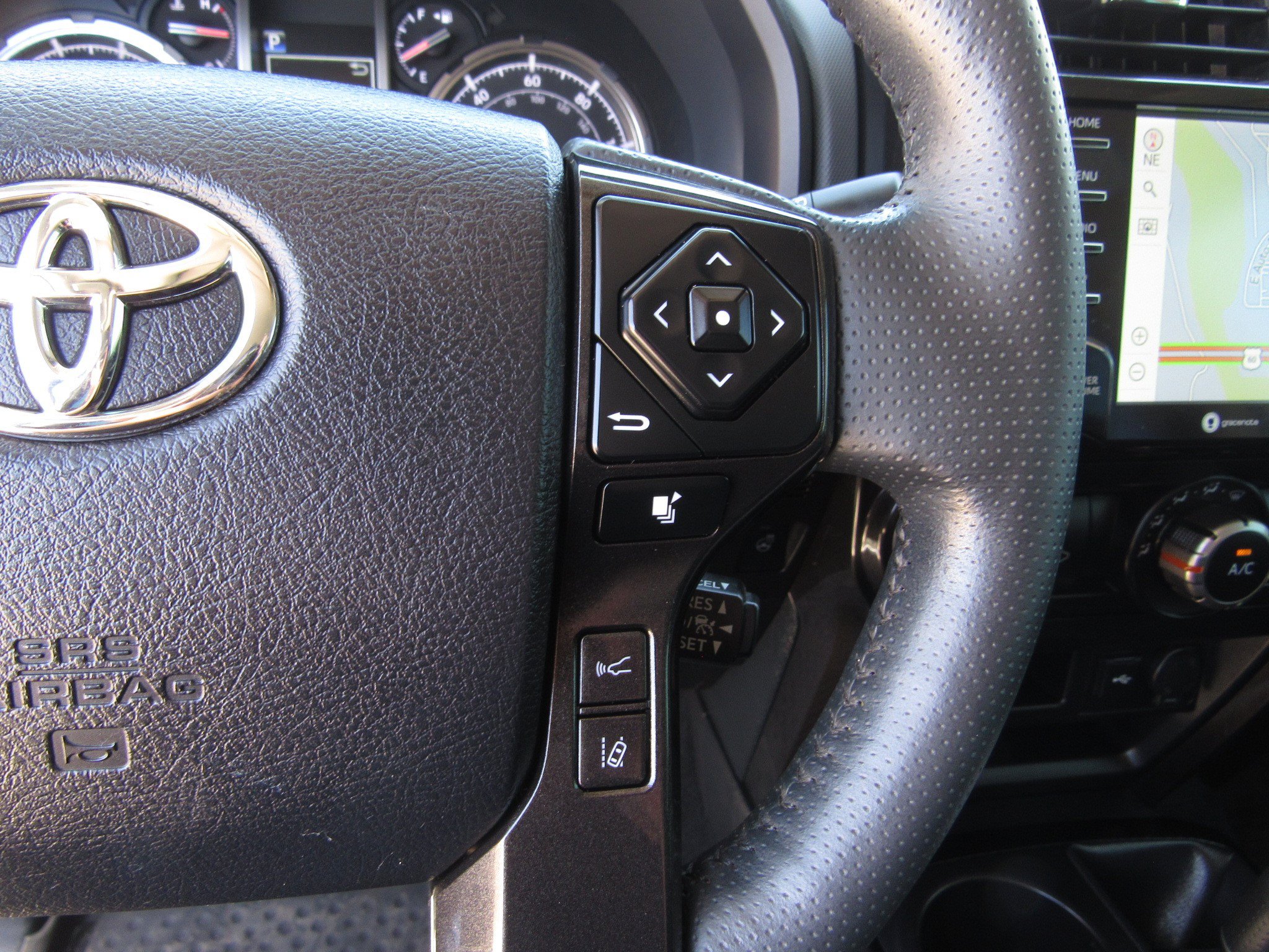Used 2023 Toyota 4Runner TRD Off-Road Premium w/ Moonroof Package AWD/4WD image 28