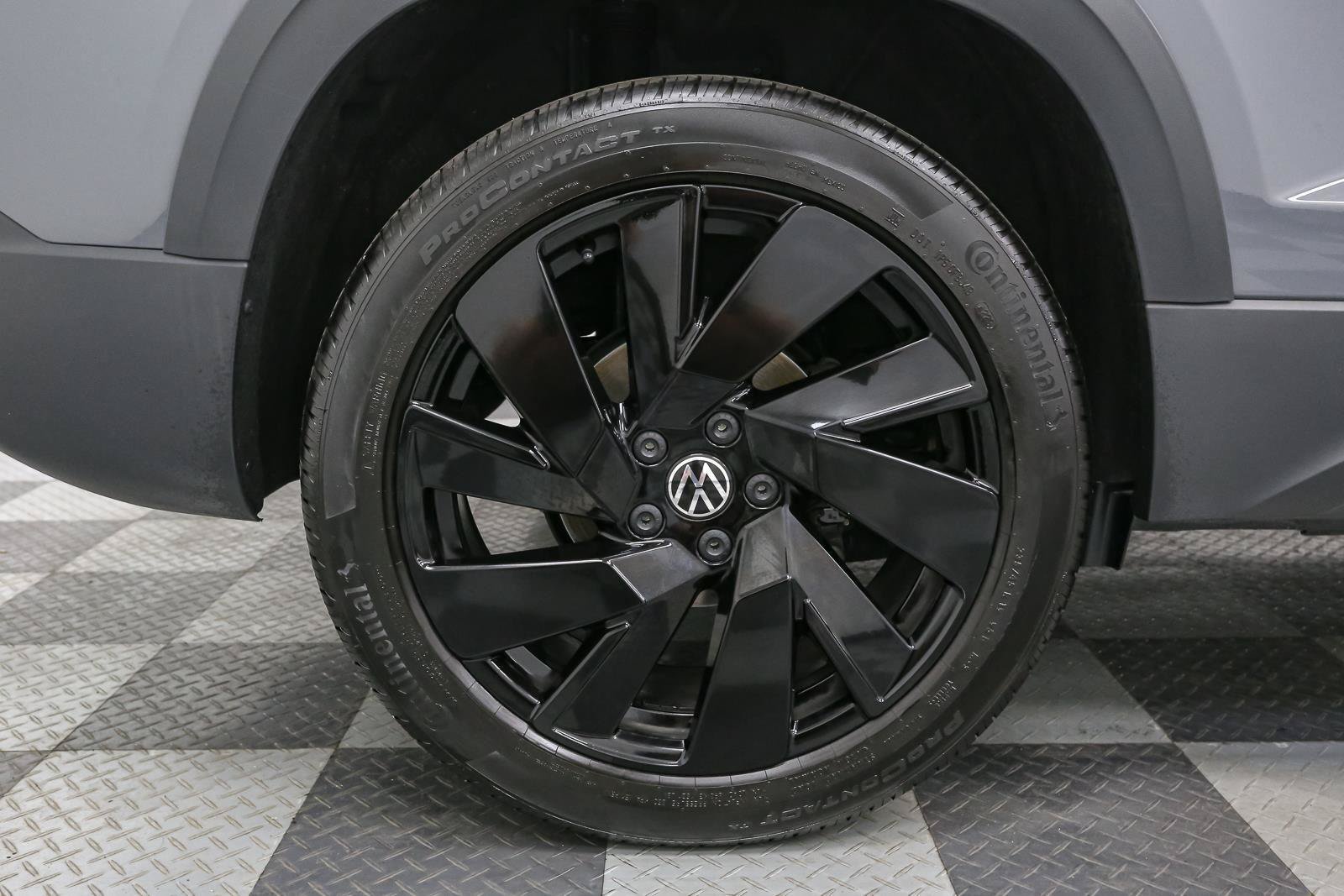 Certified 2024 Volkswagen Taos SE AWD/4WD image 18