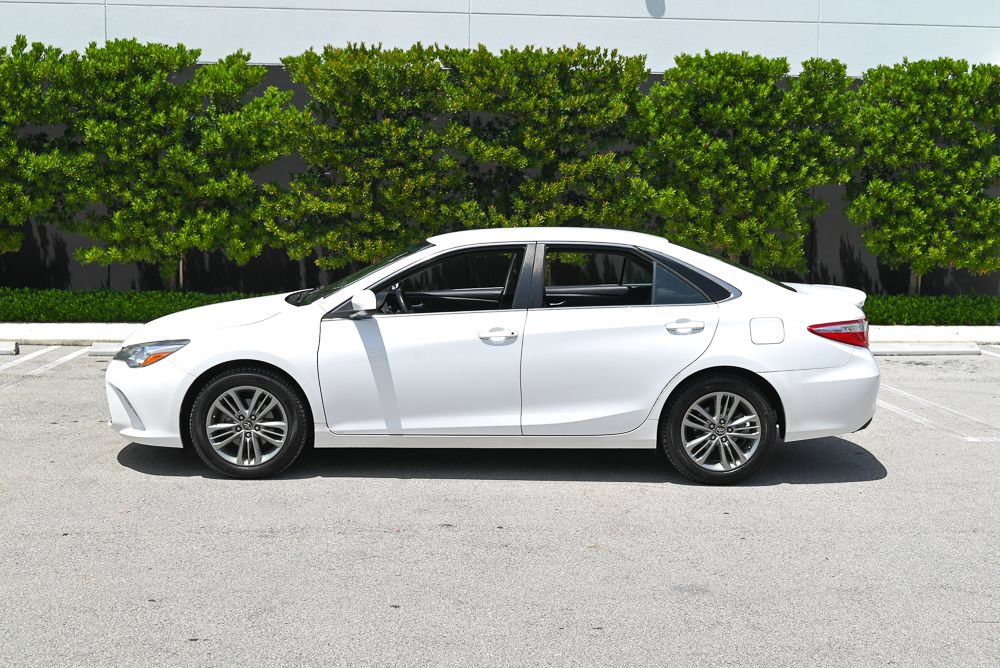Used 2017 Toyota Camry SE FWD image 7
