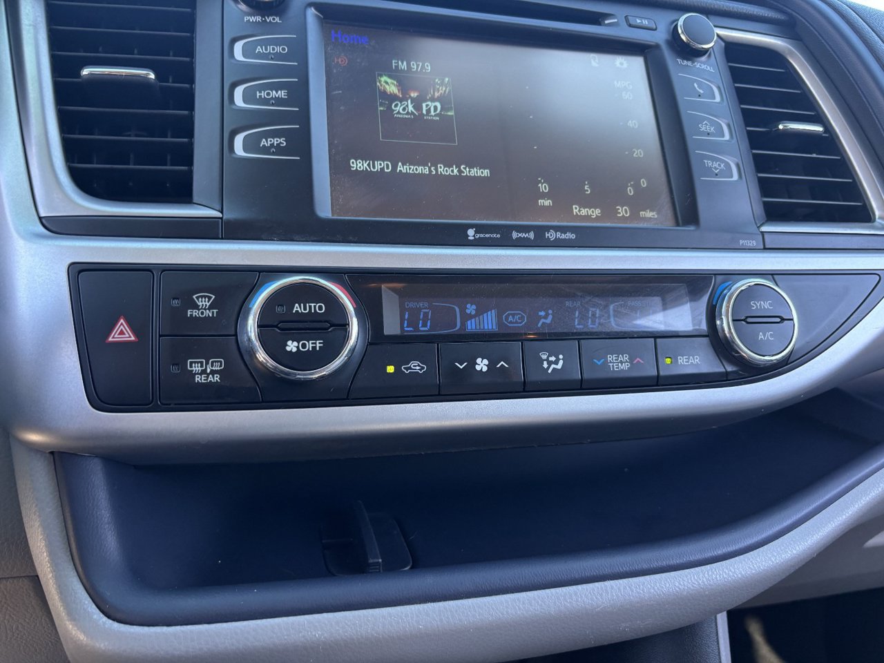 Used 2017 Toyota Highlander Plus w/ Carpet Mat Package FWD image 22