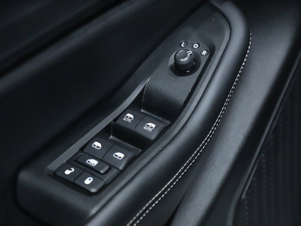 Used 2025 Jeep Grand Cherokee Laredo X image 16