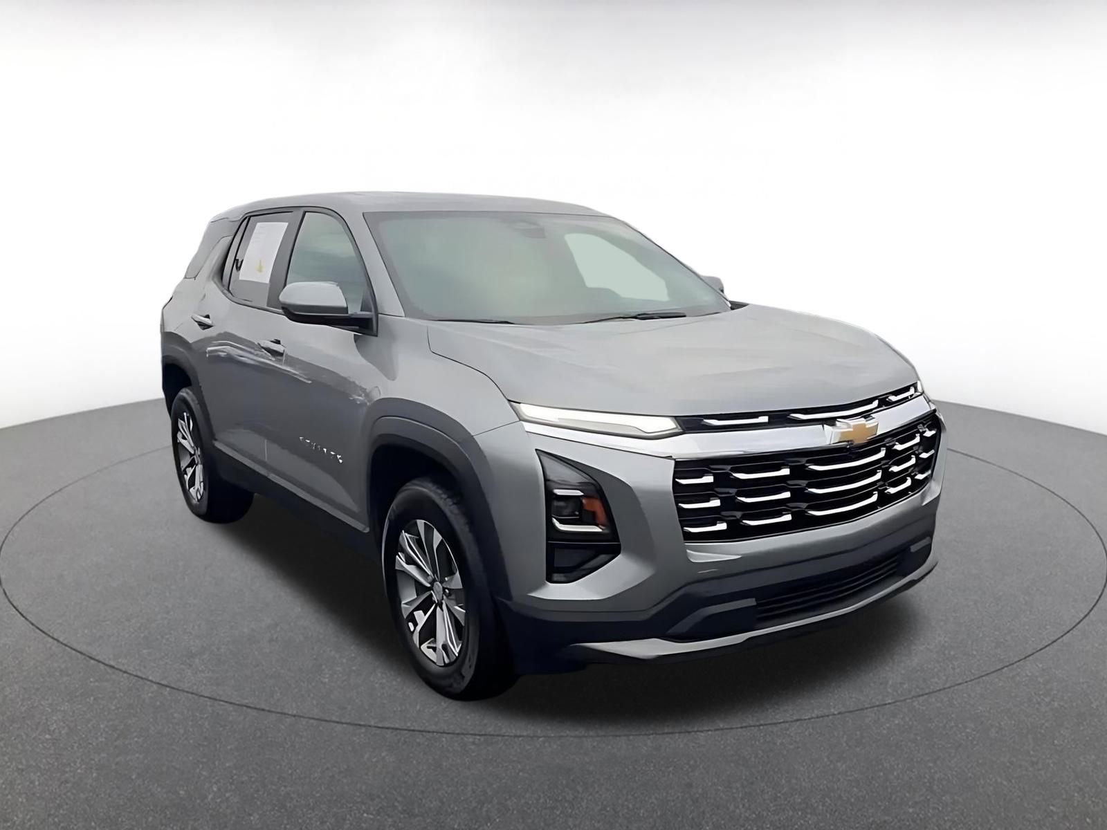 Used 2025 Chevrolet Equinox LT image 3