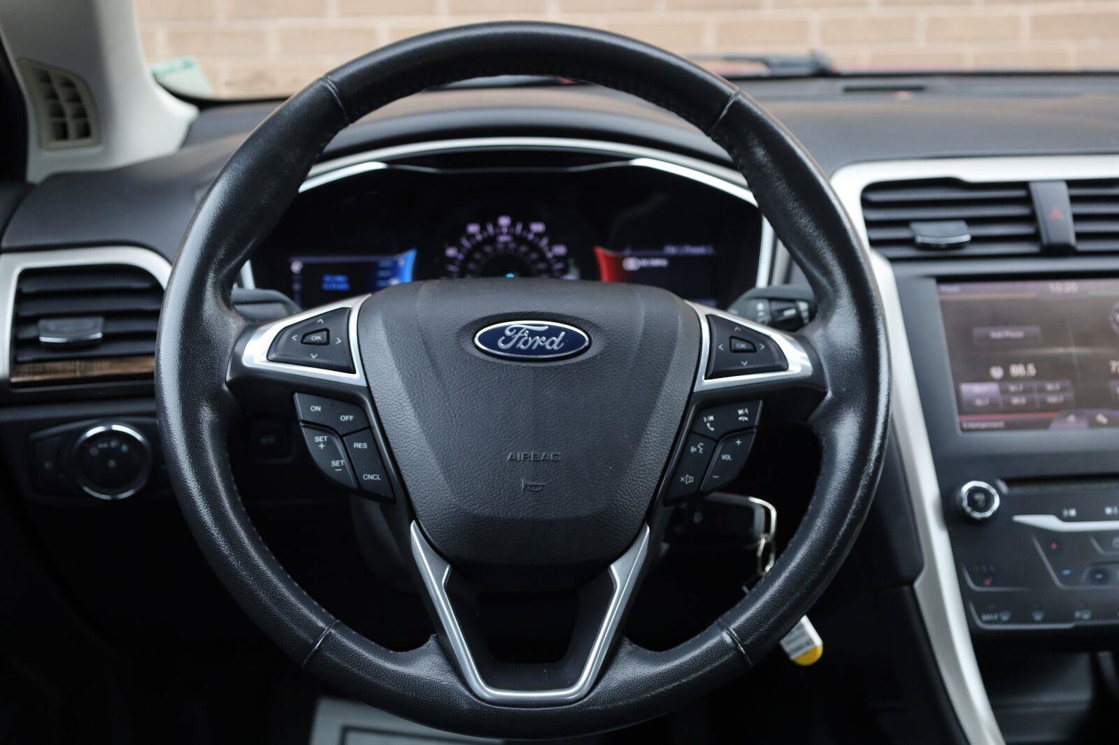 Used 2014 Ford Fusion SE w/ Equipment Group 202A FWD image 31