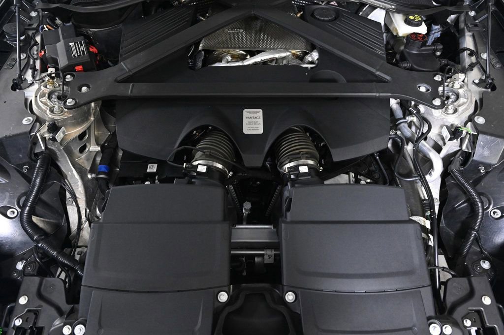 Used 2025 Aston Martin V8 Vantage Coupe image 26