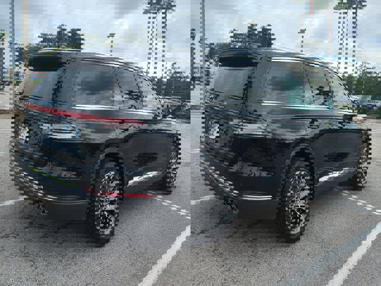 Certified 2025 Lincoln Aviator Reserve w/ Illumination Package image 4