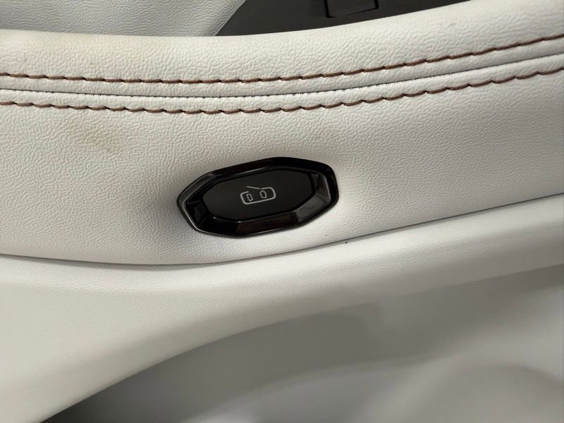 New 2026 Jeep Cherokee Overland image 26