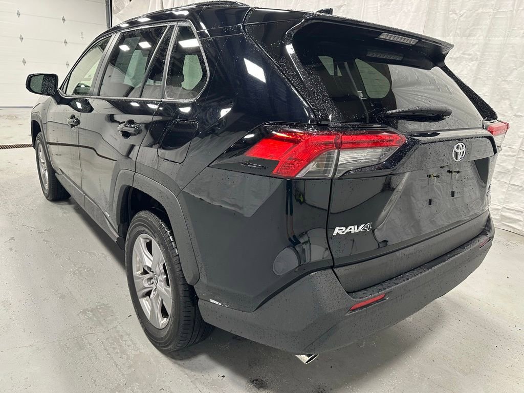 Used 2025 Toyota RAV4 LE AWD/4WD image 5