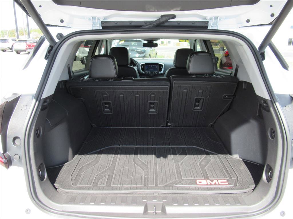 Used 2023 GMC Terrain SLT w/ Elevation Edition image 34