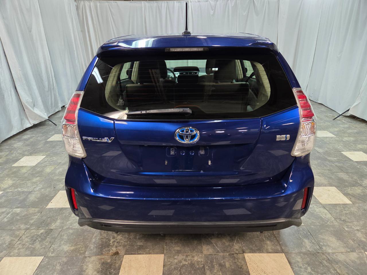 Used 2017 Toyota Prius V Three image 4