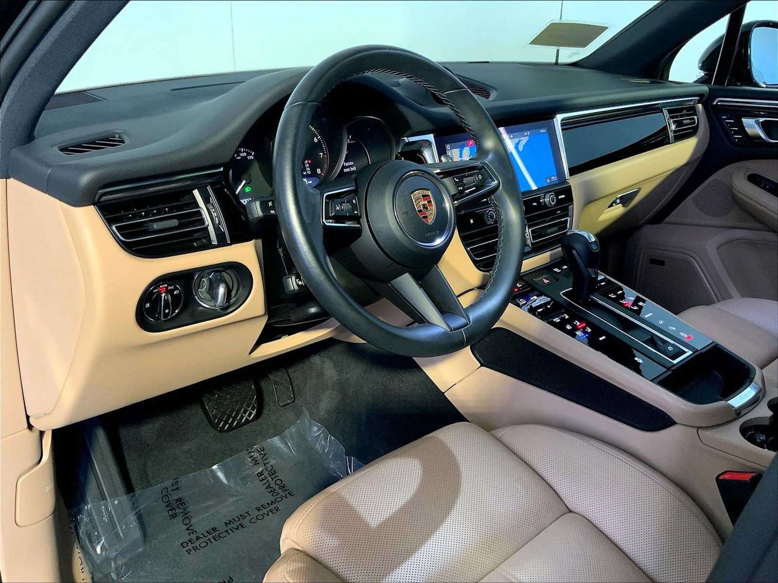 Certified 2023 Porsche Macan AWD/4WD image 4