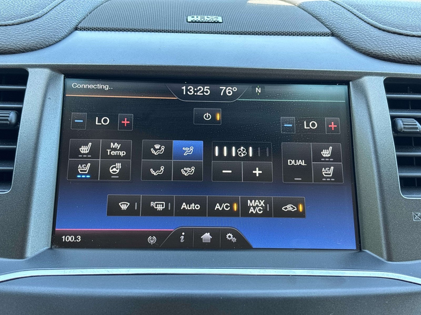 Used 2013 Lincoln MKS AWD image 22